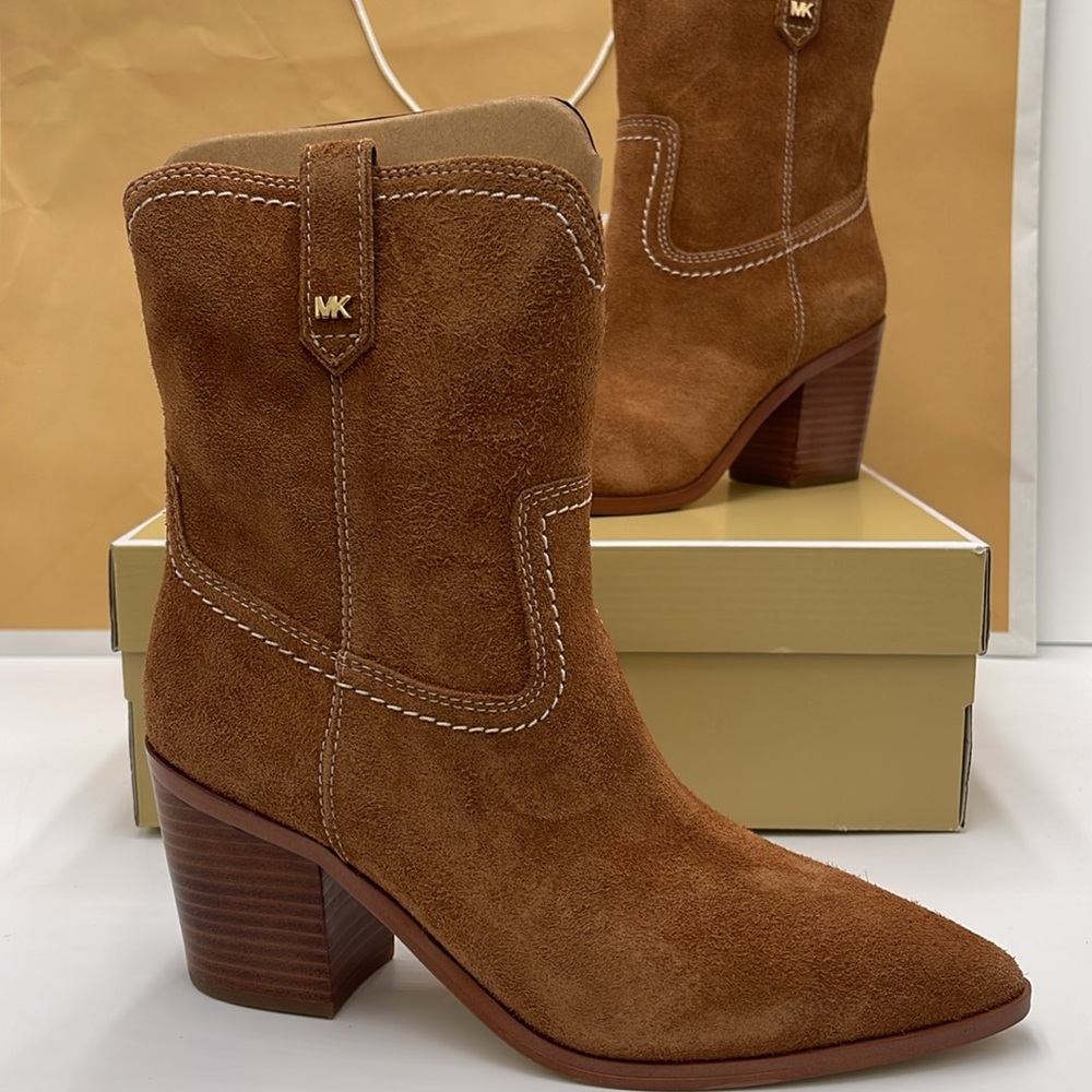 Michael Kors WAVERLY HEELED BOOTIE JUNGLE SUEDE
49F4WVME6S
LUGGAGE - Picture 14 of 16